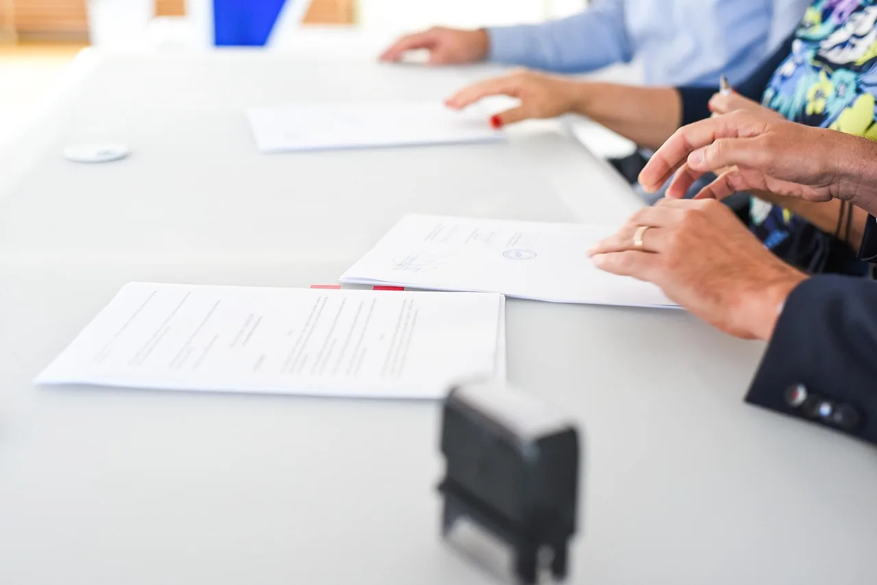 agreement, contract signing, table, hands, sign, contract, paper, paper work, meeting, business, closeup, agreement, contract, contract, contract, contract, contract. Independent contractor agreement checklist: terms that fit the IRS common law test